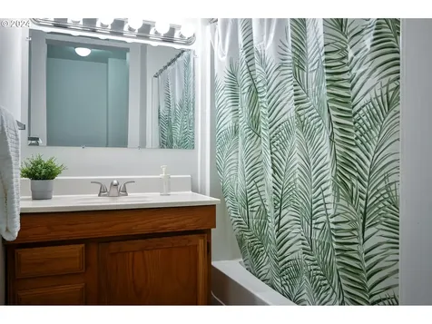 1074 NE Madrona Street Portland OR 97211