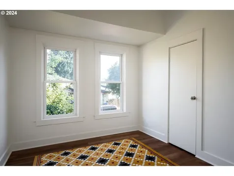1074 NE Madrona Street Portland OR 97211