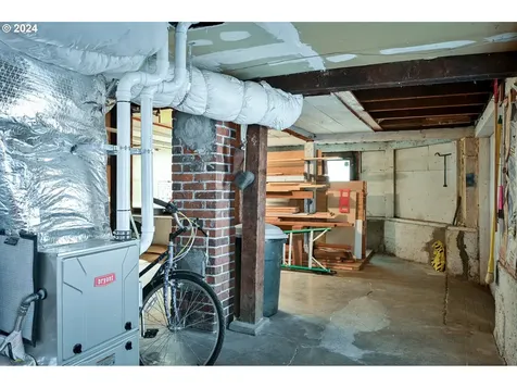 1074 NE Madrona Street Portland OR 97211