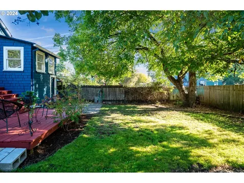 1074 NE Madrona Street Portland OR 97211