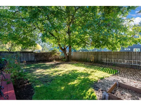 1074 NE Madrona Street Portland OR 97211