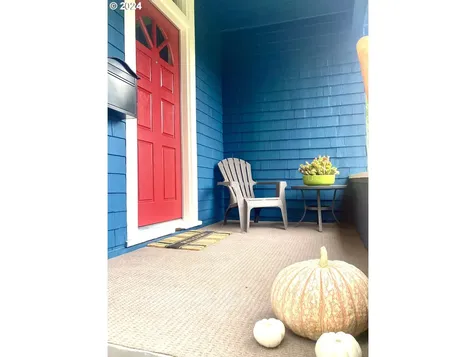 1074 NE Madrona Street Portland OR 97211