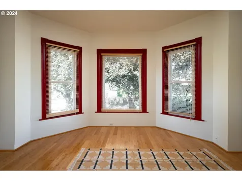 1074 NE Madrona Street Portland OR 97211
