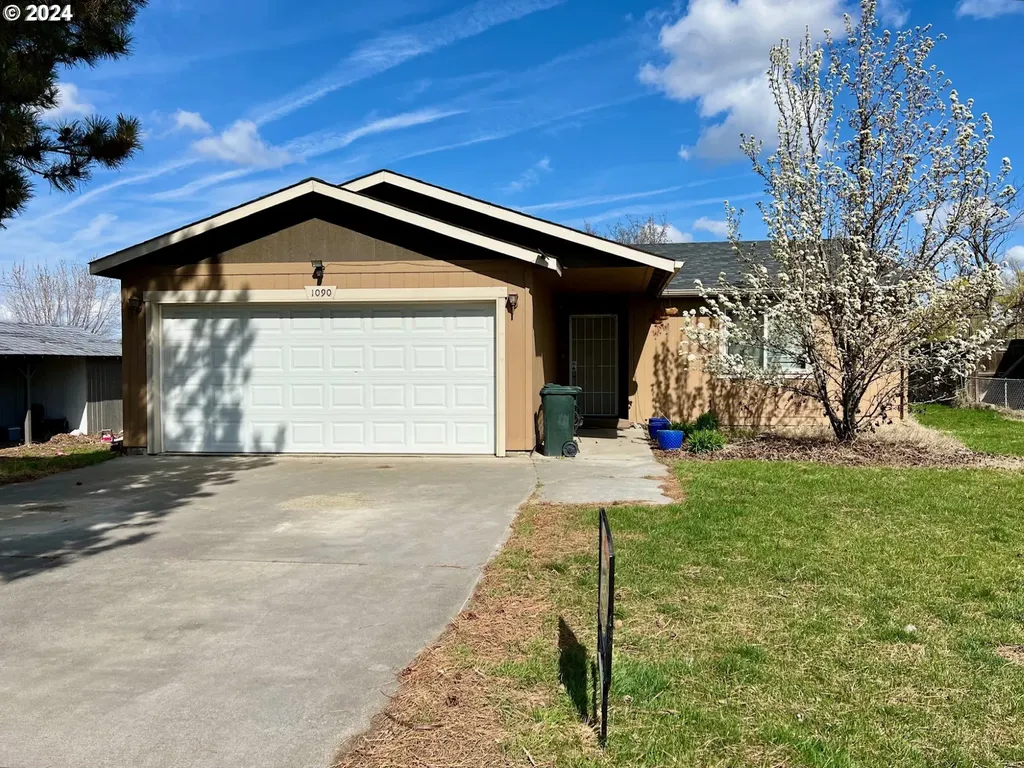 1090 W Ridgeway Avenue Hermiston OR 97838