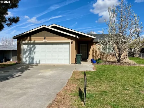 1090 W Ridgeway Avenue Hermiston OR 97838