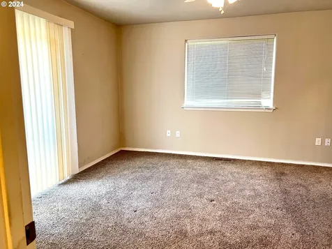 1090 W Ridgeway Avenue Hermiston OR 97838