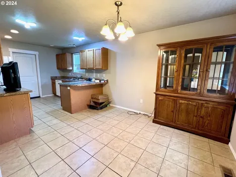 1090 W Ridgeway Avenue Hermiston OR 97838