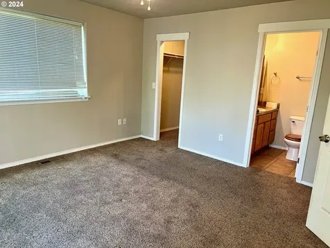 1090 W Ridgeway Avenue Hermiston OR 97838