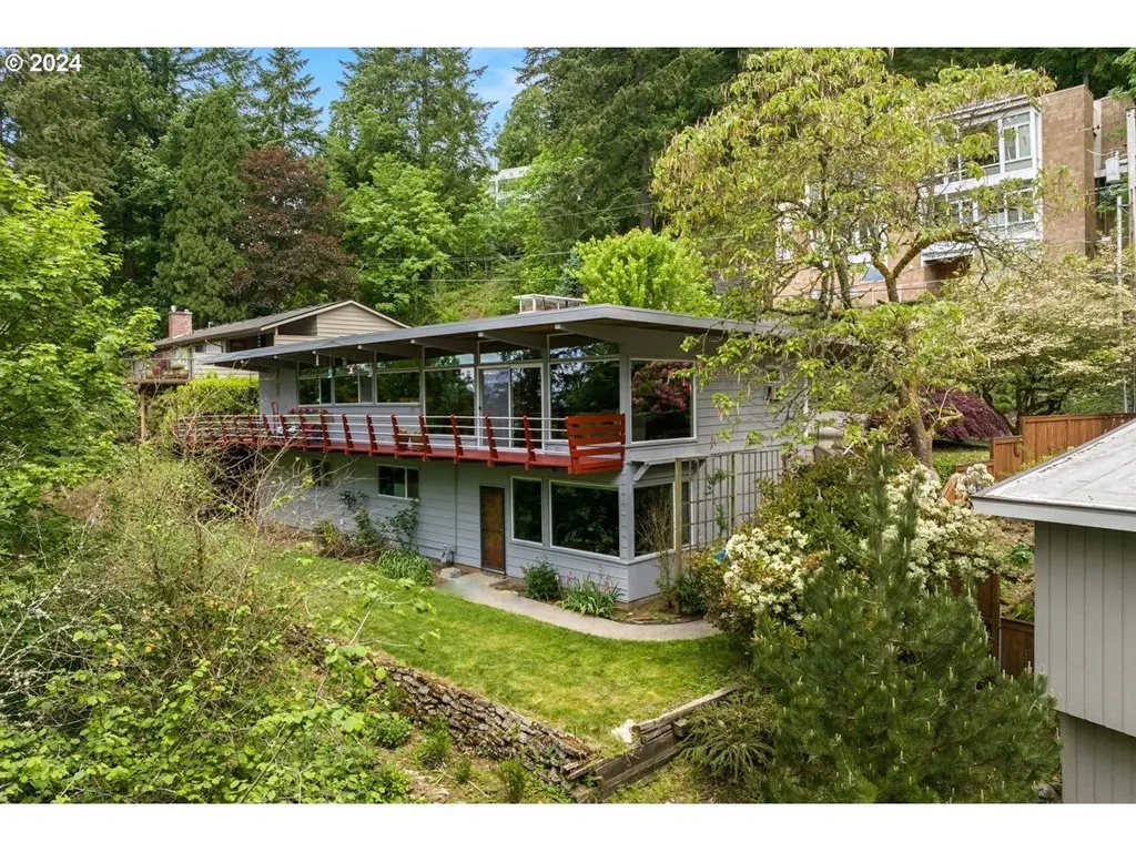 4725 Sw 18th Place Portland OR 97239