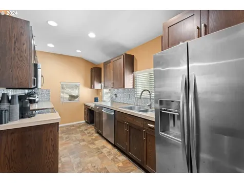425 NW 3rd Avenue Canby OR 97013
