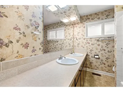 16904 Greentree Avenue Lake Oswego OR 97034