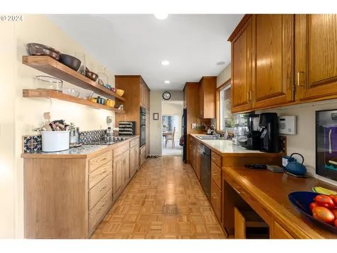 1873 S Palatine Hill Road Portland OR 97219
