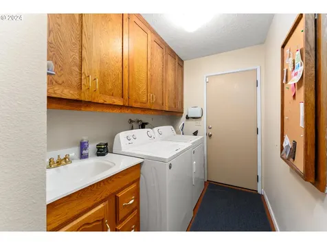 1873 S Palatine Hill Road Portland OR 97219