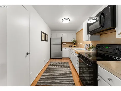 1873 S Palatine Hill Road Portland OR 97219