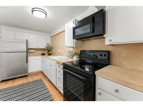 1873 S Palatine Hill Road Portland OR 97219