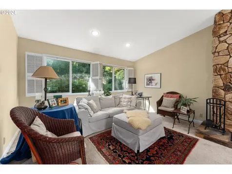 1873 S Palatine Hill Road Portland OR 97219