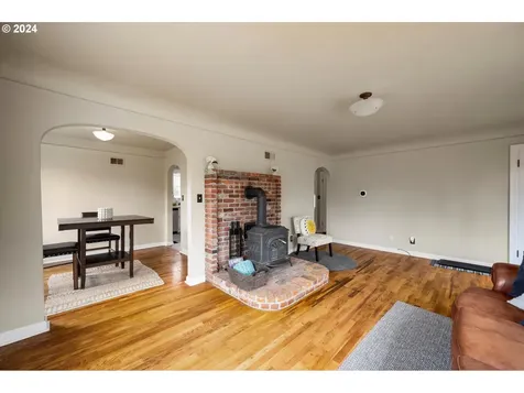 541 SW Clay Street Dallas OR 97338