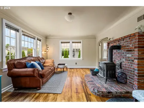 541 SW Clay Street Dallas OR 97338