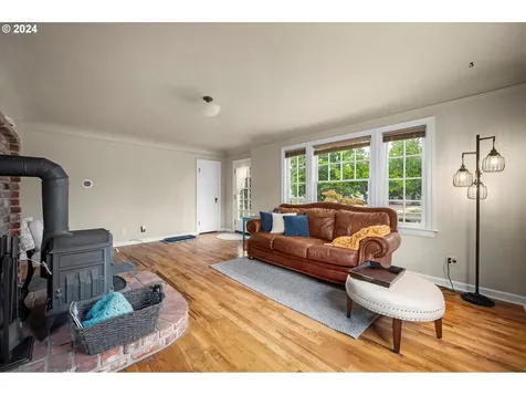 541 SW Clay Street Dallas OR 97338