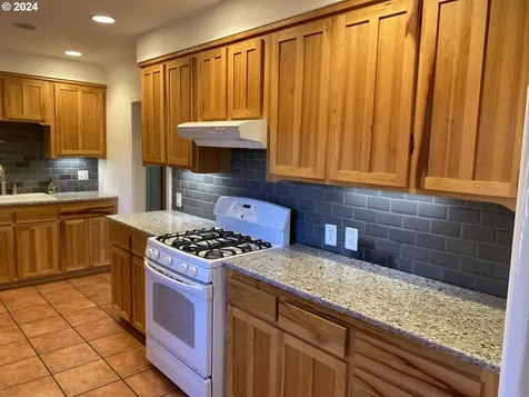 2971 Portland Street Eugene OR 97405
