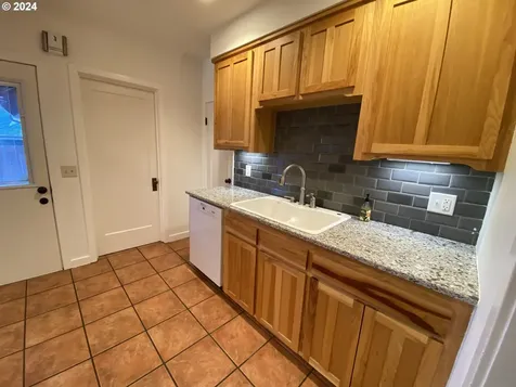 2971 Portland Street Eugene OR 97405