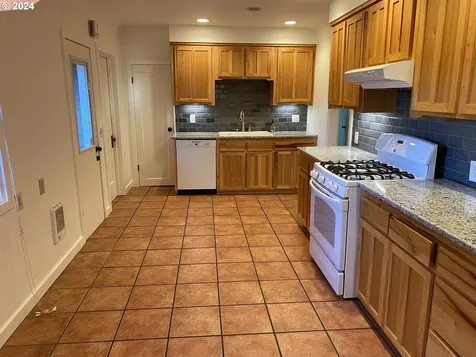 2971 Portland Street Eugene OR 97405