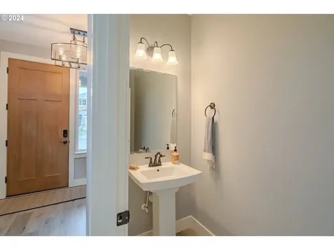 105 S 39th Drive Ridgefield WA 98642