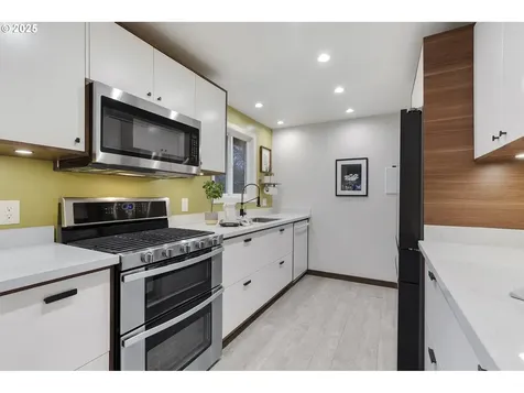 448 SW 121st Place Portland OR 97225