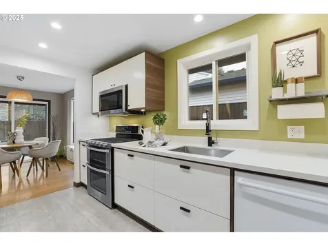 448 SW 121st Place Portland OR 97225