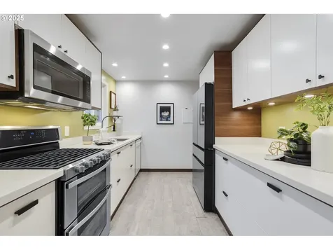 448 SW 121st Place Portland OR 97225