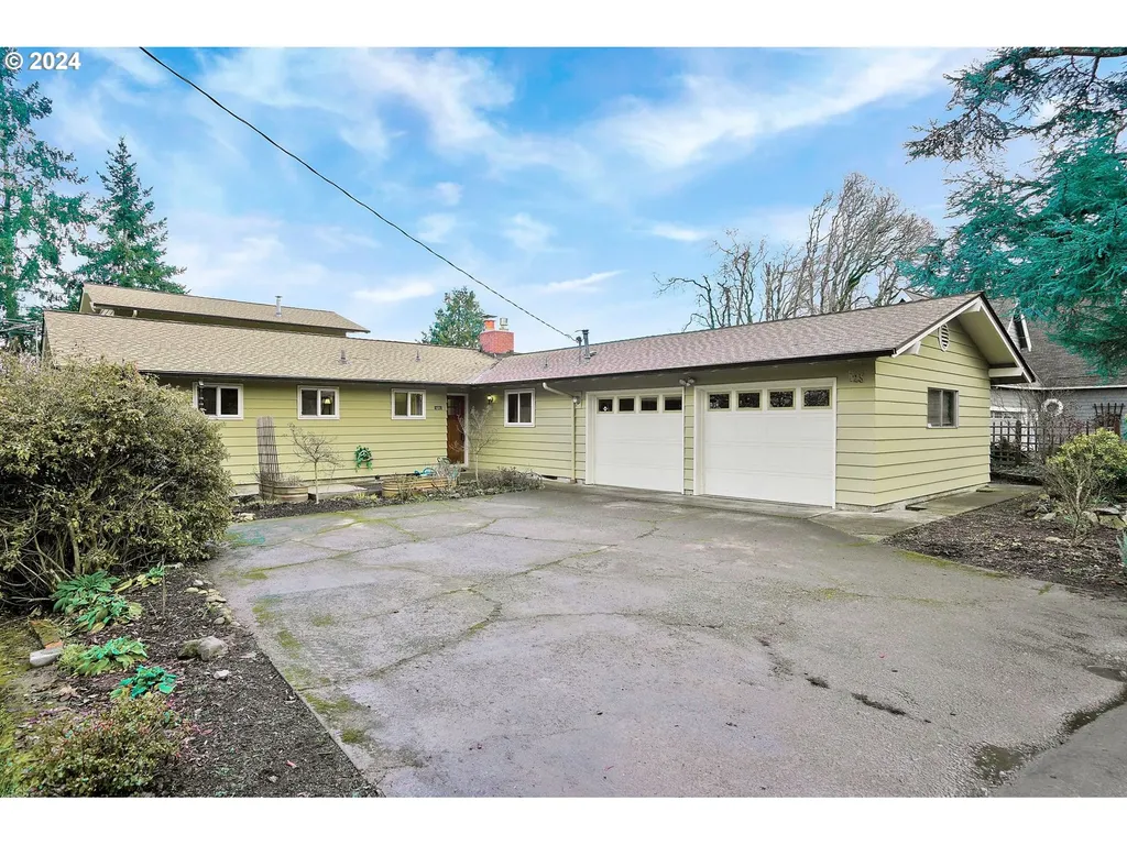 125 Cherry Street Silverton OR 97381