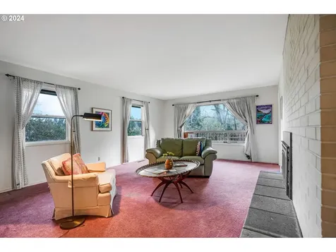 125 Cherry Street Silverton OR 97381