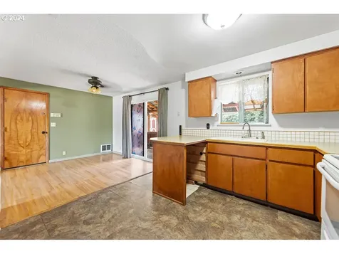 1304 Ne 122nd Avenue Vancouver WA 98684