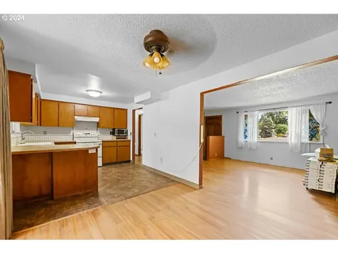 1304 Ne 122nd Avenue Vancouver WA 98684