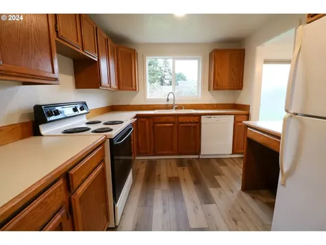 2659 Ash Street North Bend OR 97459