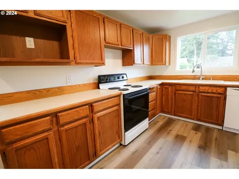 2659 Ash Street North Bend OR 97459