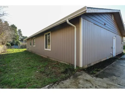 2659 Ash Street North Bend OR 97459