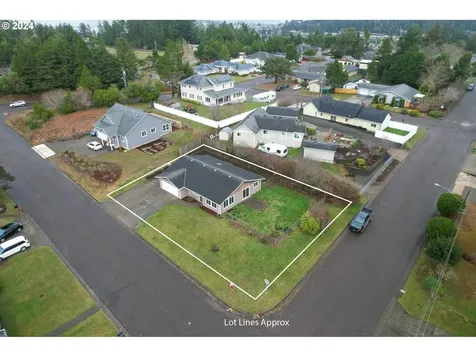 2659 Ash Street North Bend OR 97459