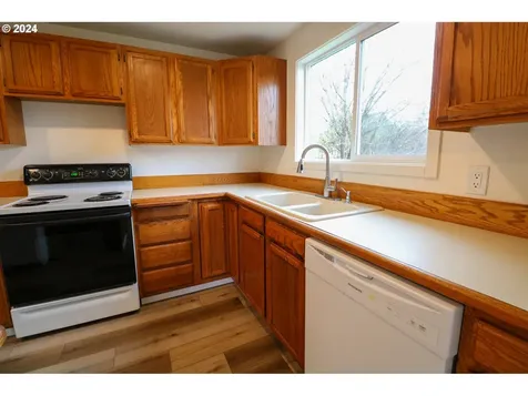 2659 Ash Street North Bend OR 97459
