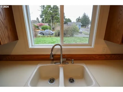 2659 Ash Street North Bend OR 97459