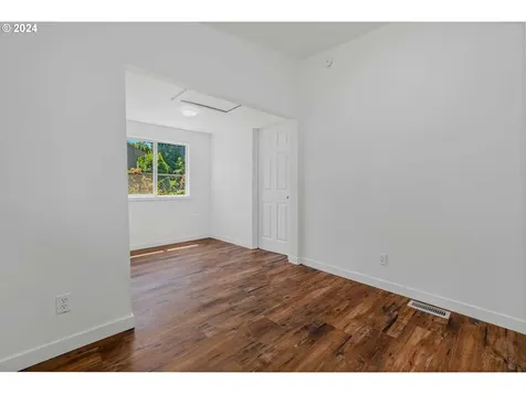 162 NW Dennis Avenue Hillsboro OR 97124