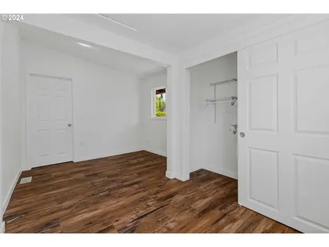 162 NW Dennis Avenue Hillsboro OR 97124