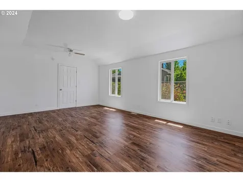 162 NW Dennis Avenue Hillsboro OR 97124