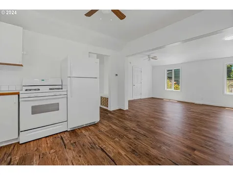 162 NW Dennis Avenue Hillsboro OR 97124