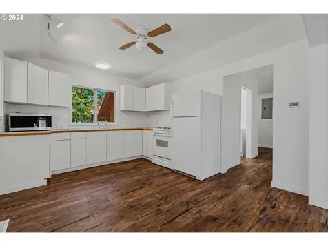 162 NW Dennis Avenue Hillsboro OR 97124