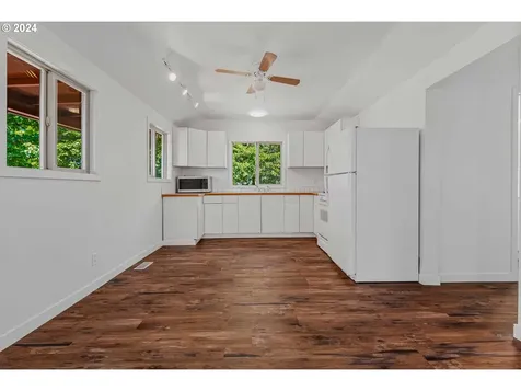 162 NW Dennis Avenue Hillsboro OR 97124