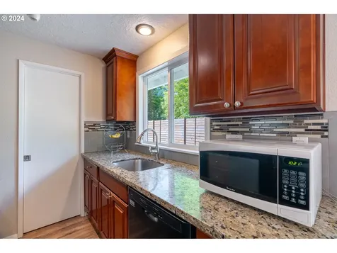 633 NE 160th Avenue Portland OR 97230