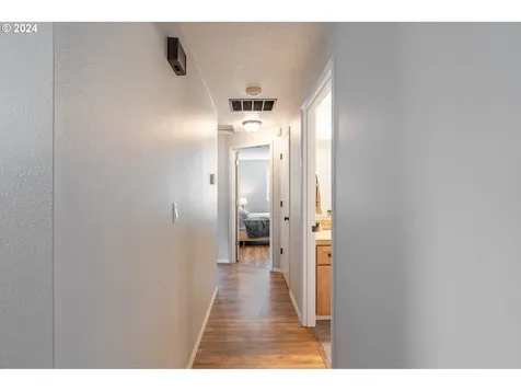633 NE 160th Avenue Portland OR 97230