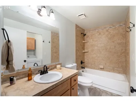633 NE 160th Avenue Portland OR 97230