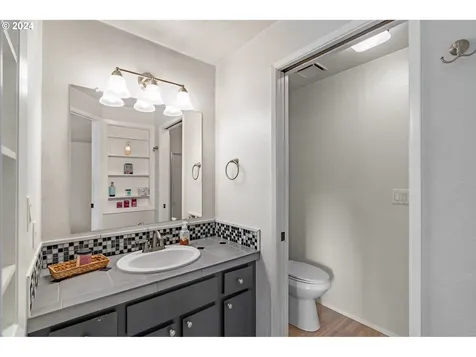 633 NE 160th Avenue Portland OR 97230